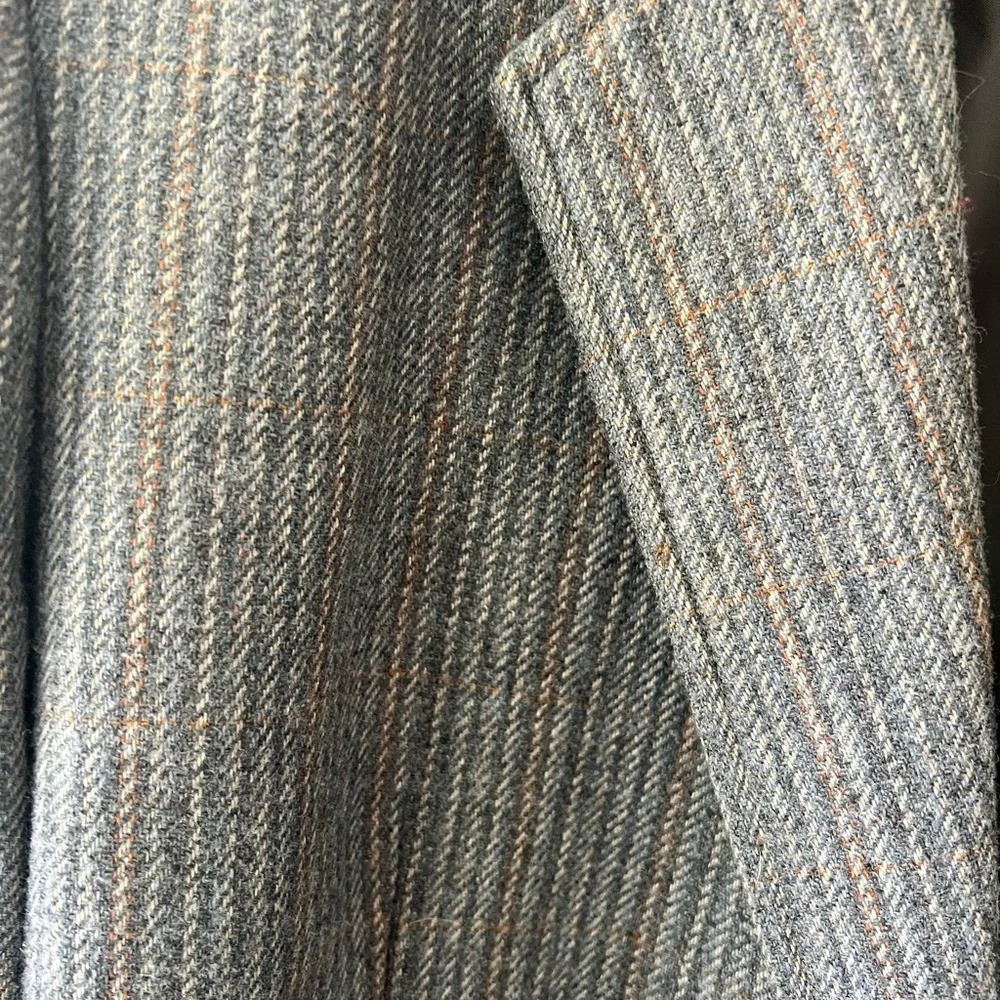 Jonathan Richard size 42 wool blend two button sports coat. Gray striped vintage
